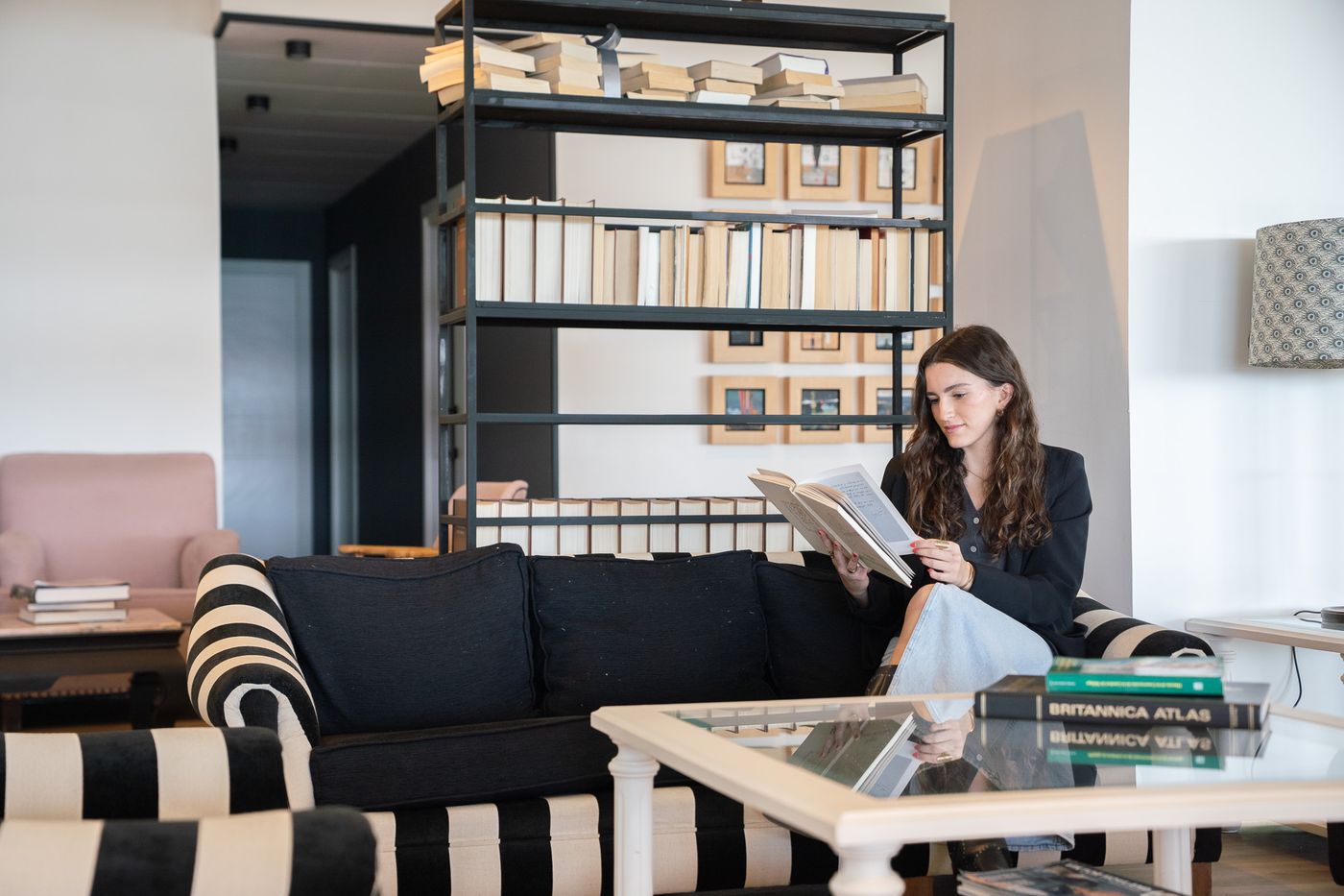 Fay-Victoria-Beach-Lobby-40