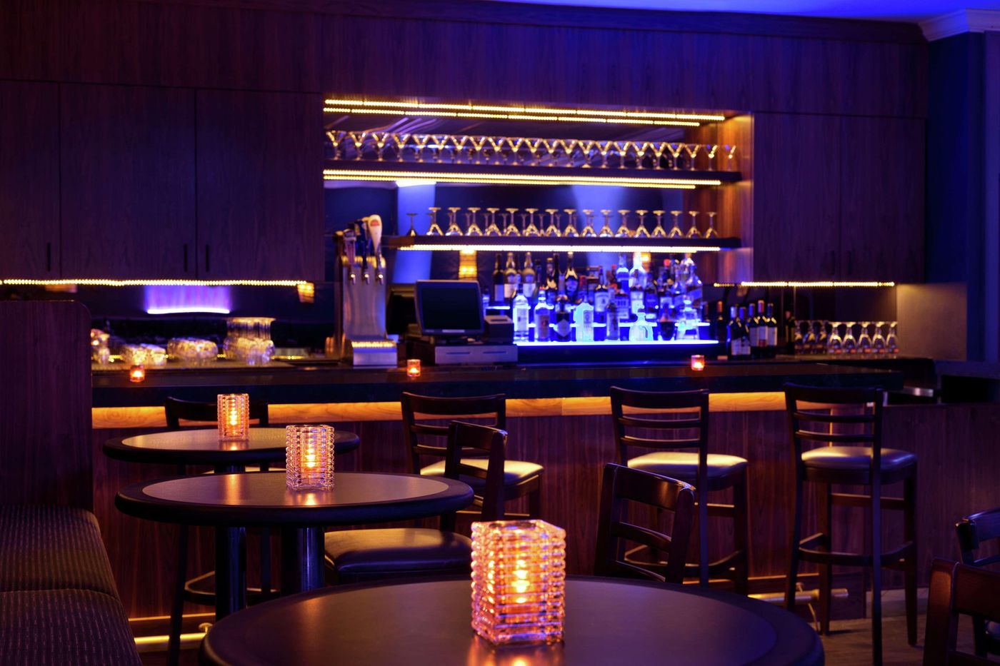 DoubleTree-Suites-by-Hilton-Hotel-Boston-Cambridge-Bar-25