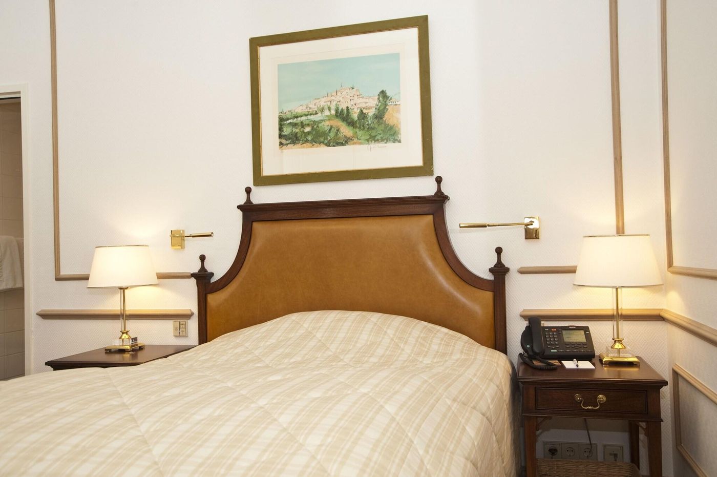 Grand-Hotel-Cravat-Room-17