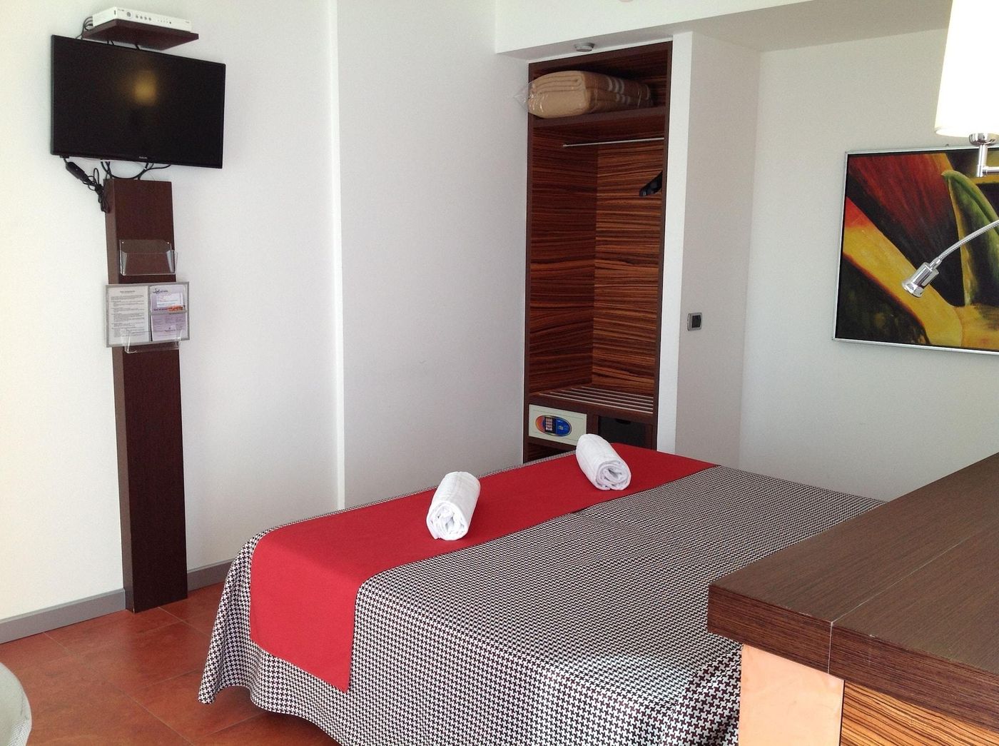 Hotel-Bed---Business-Room-7