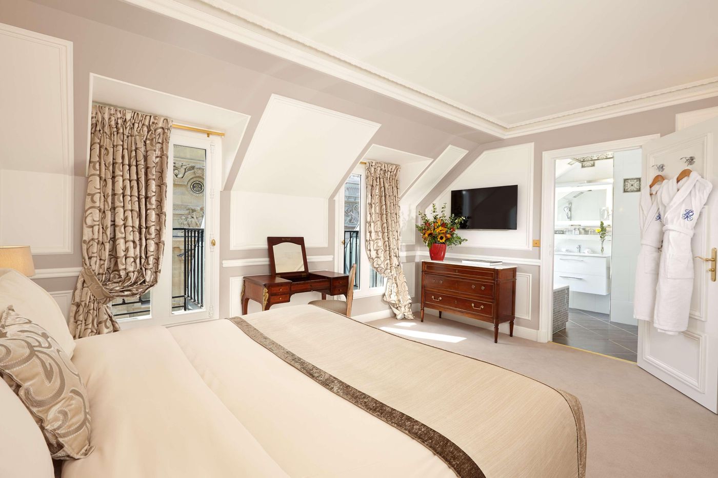 Regina-Hotel-Room-45