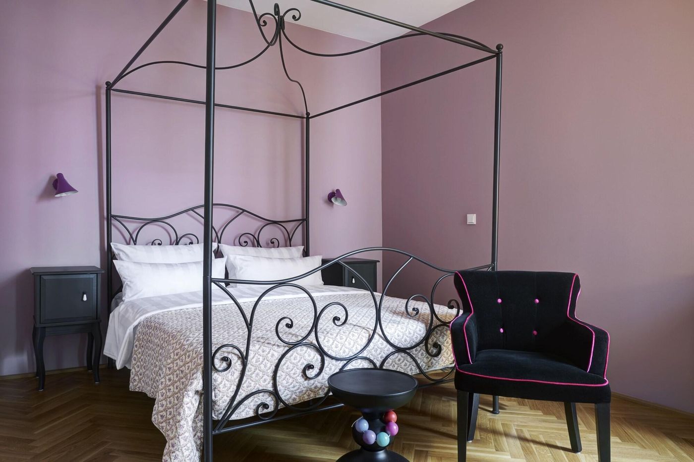 The-Circus-Apartments-Room-40