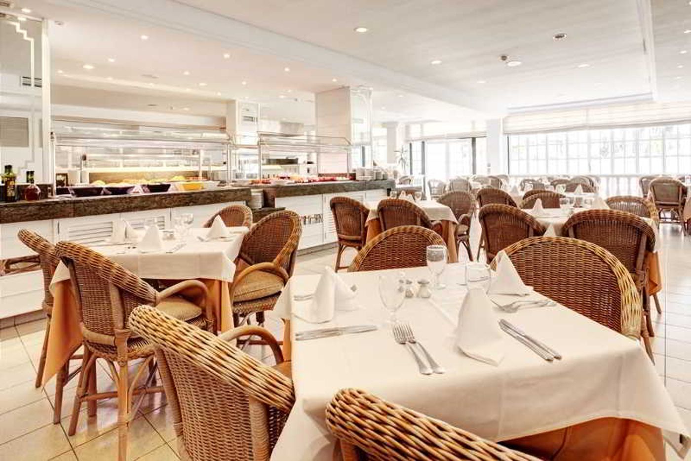 Grupotel-Club-Menorca-Restaurant-19