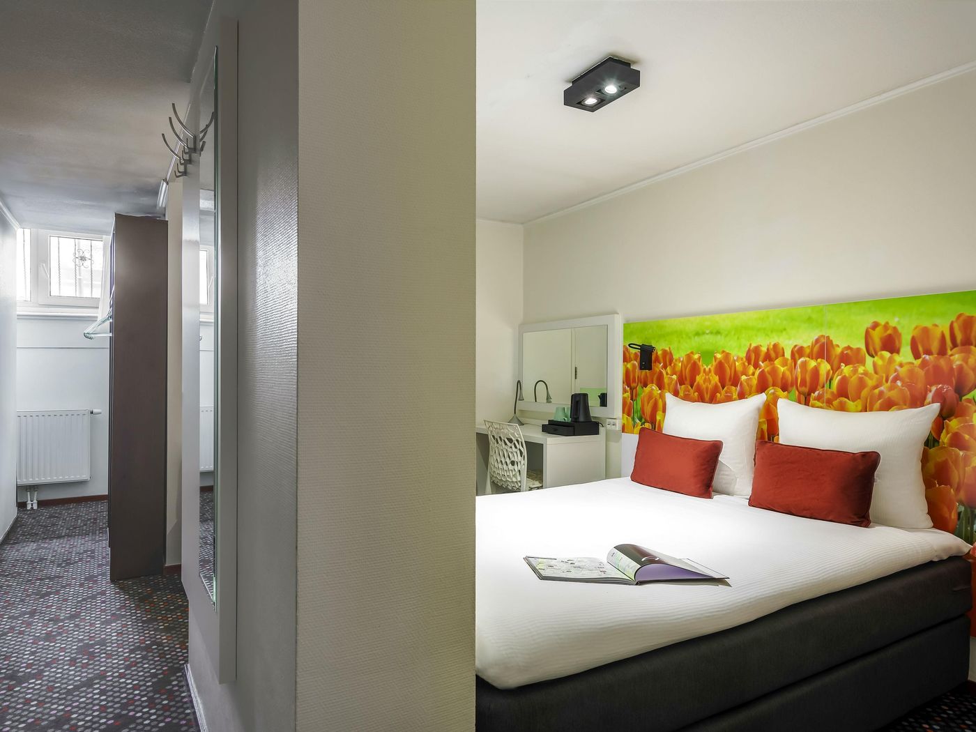 ibis-Styles-Amsterdam-City-Room-10