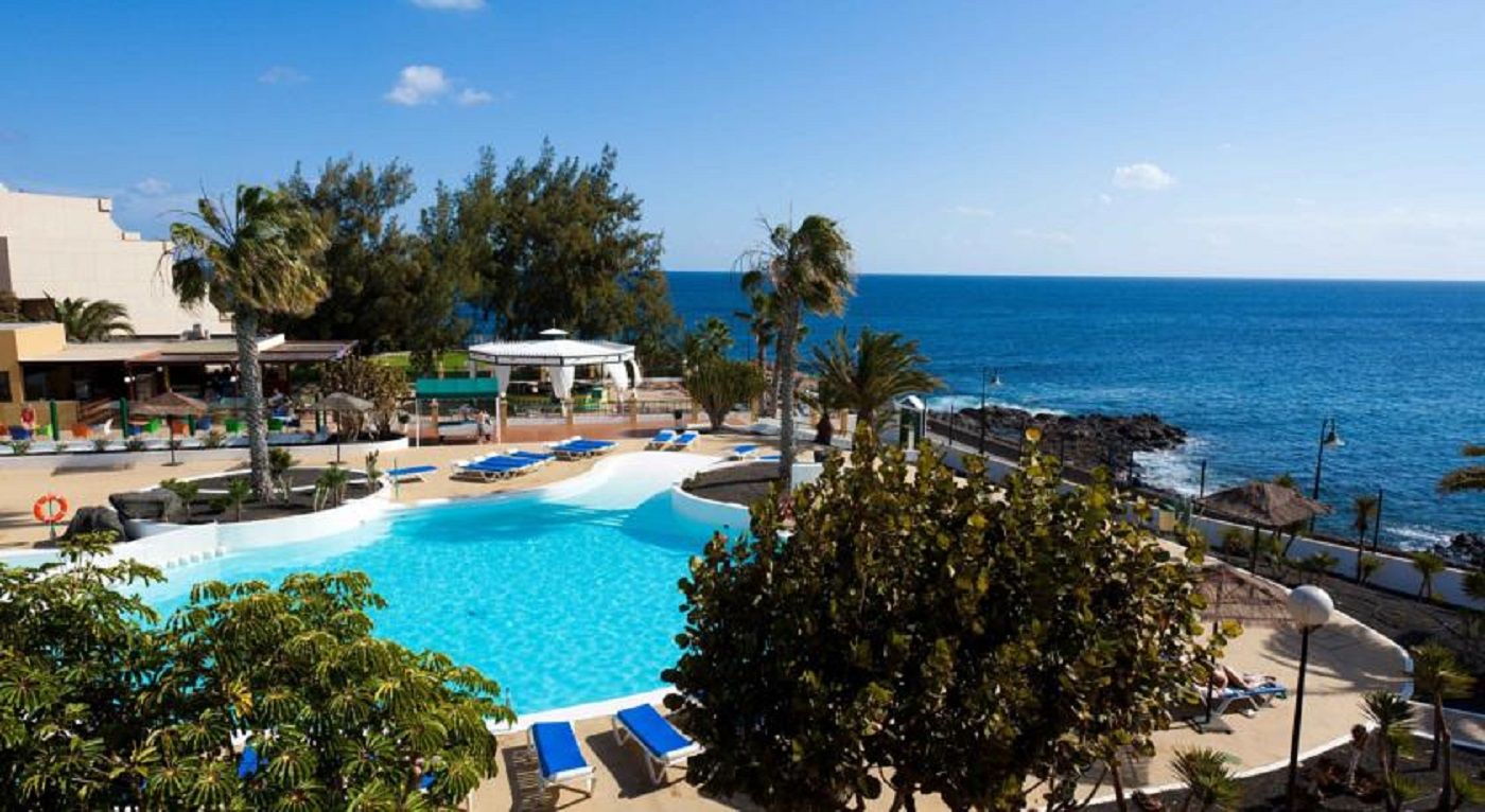 Blue-Sea-Apartamentos-Costa-Teguise-Beach-Terrace-9