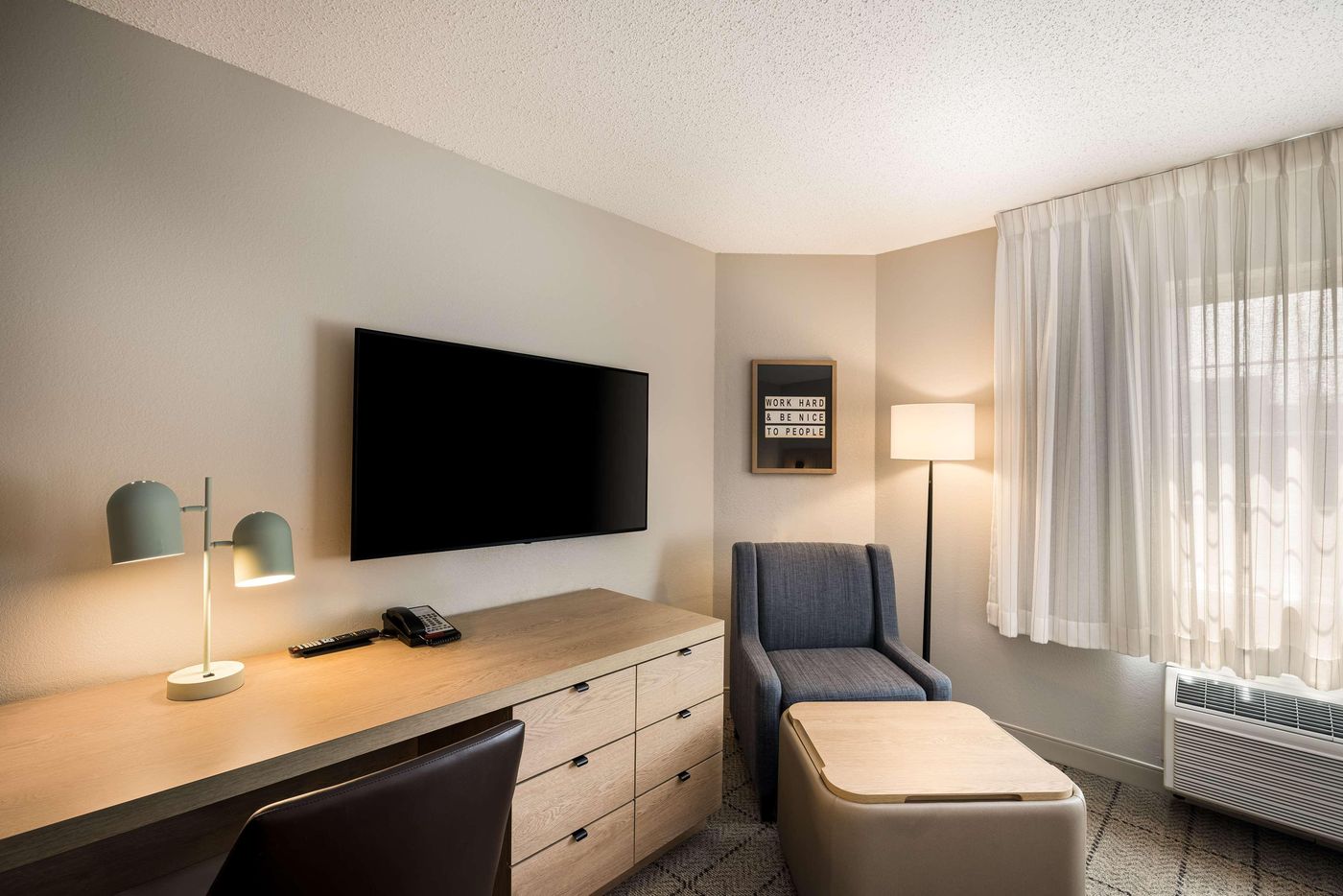 Sonesta-Simply-Suites-Jersey-City-Room-28