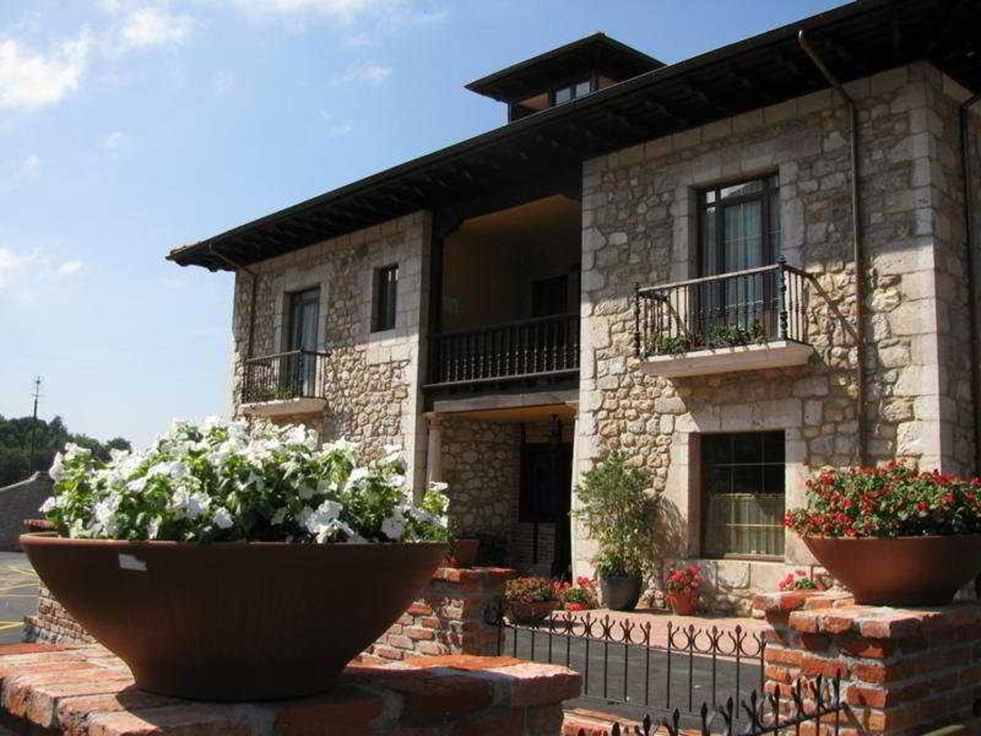 Maria Manuela-Spain-Benia De Onis-General view-3