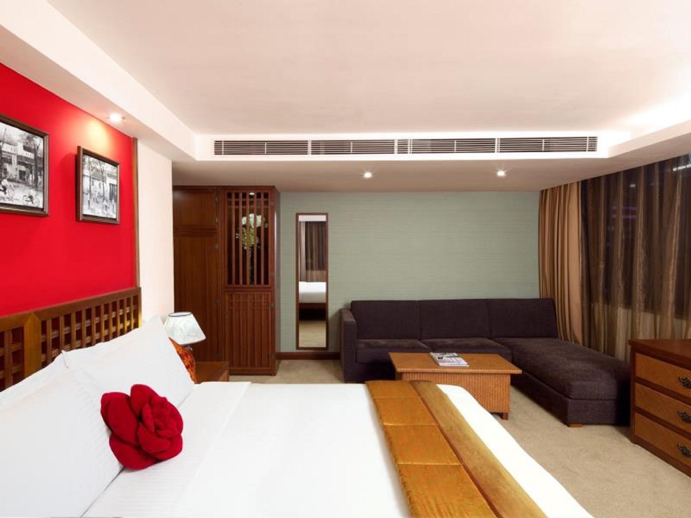 Butterfly-on-Wellington-Room-4