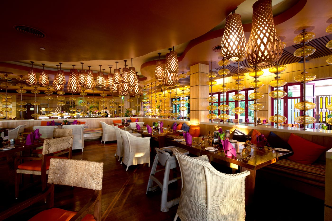 Centara-Grand-Beach-Resort-Phuket-Restaurant-48