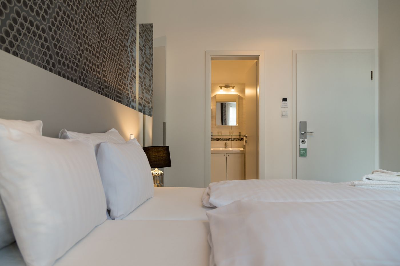 Hotel-Mika-Downtown-Room-28