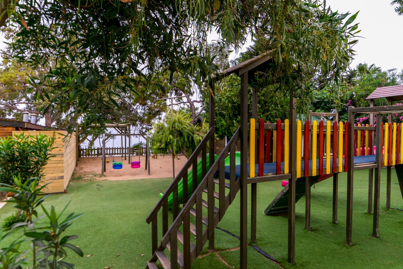 Armas Green Fugla Beach