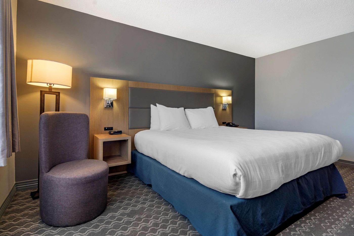 Best-Western-Plus-Vancouver-Airport-Hotel-Room-19