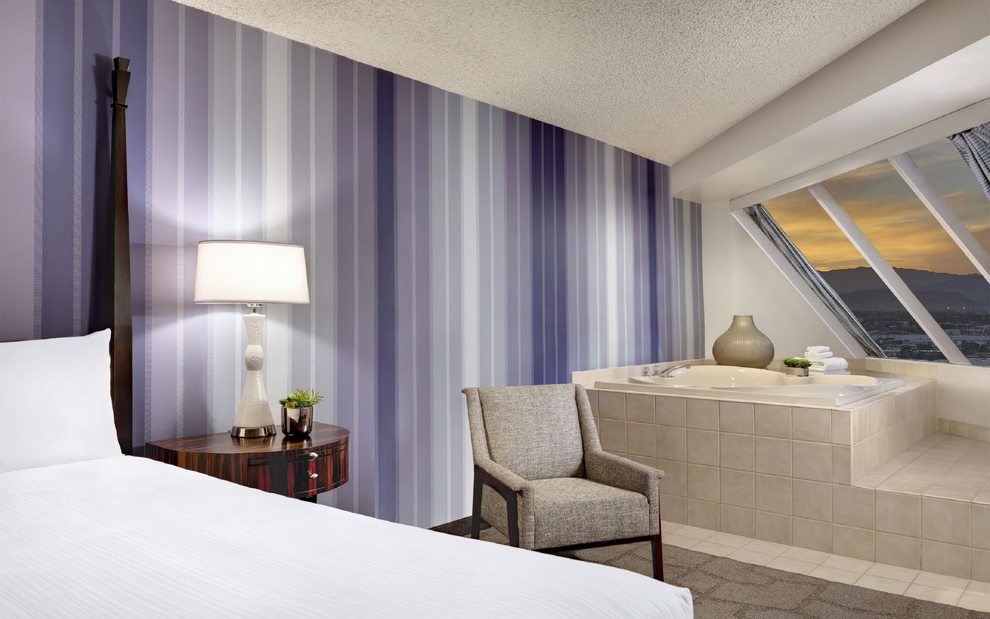 Luxor-Hotel-and-Casino-Room-36