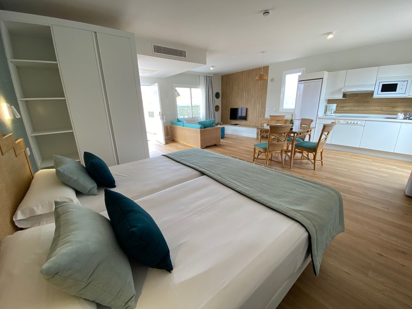 Hotel-Esmeralda-Maris-by-LIVVO-Room-10