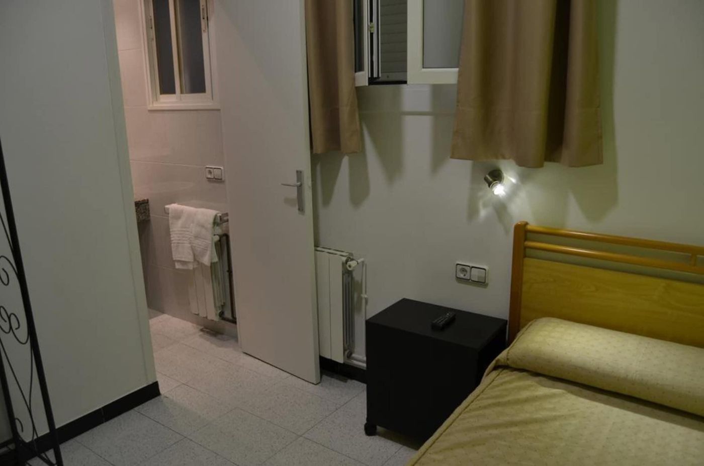 Pensión Peiró-Spain-BARCELONA-Room-4