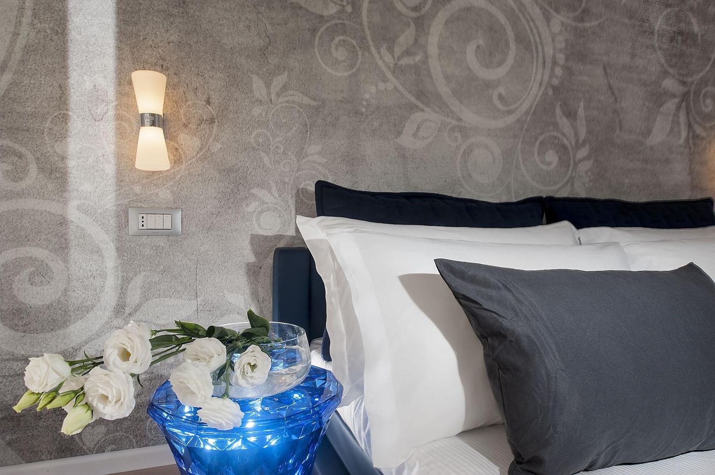 Colosseum-Corner-Room-25