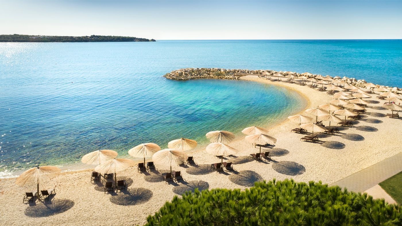 Aminess-Maestral-hotel-Beach-6