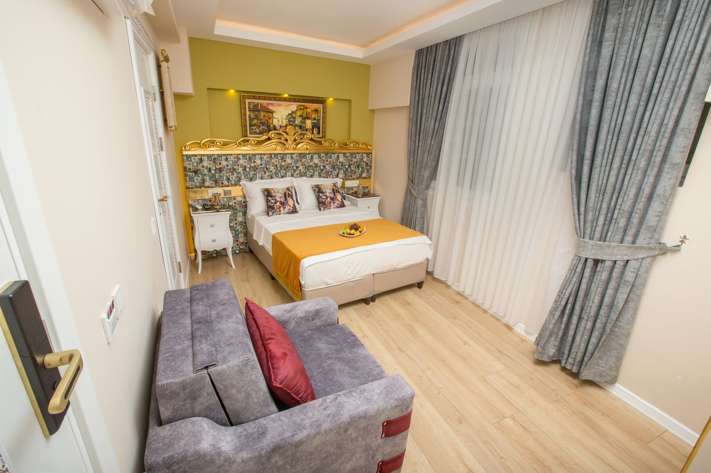 Atlantis Royal Hotel