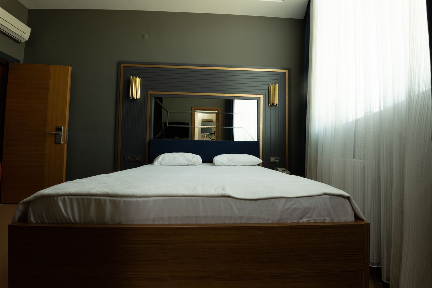 216-Trend-Suite-Room-15