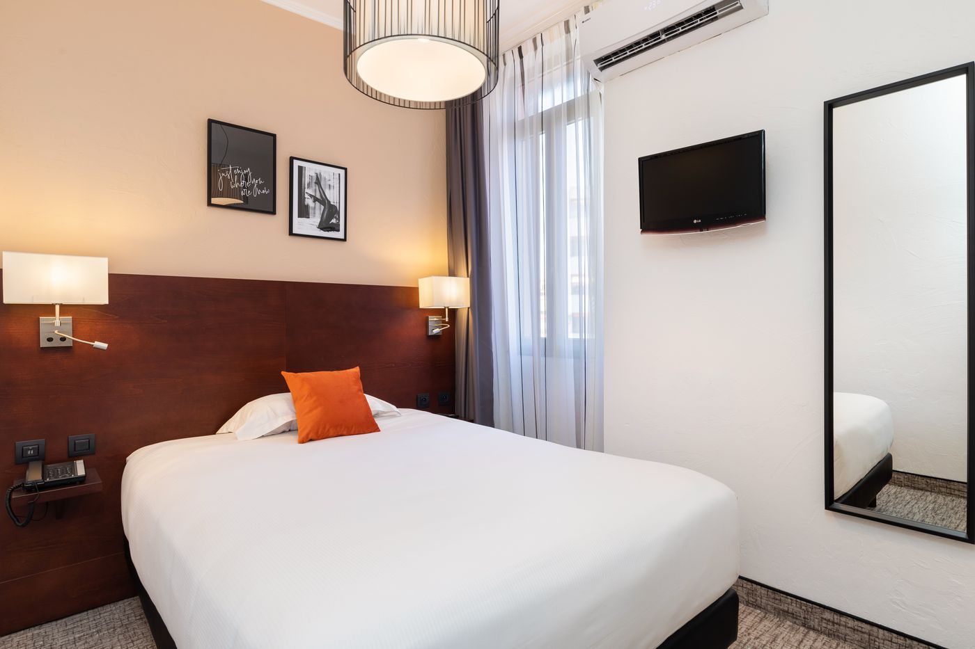 Hotel-Des-Orangers-Room-34