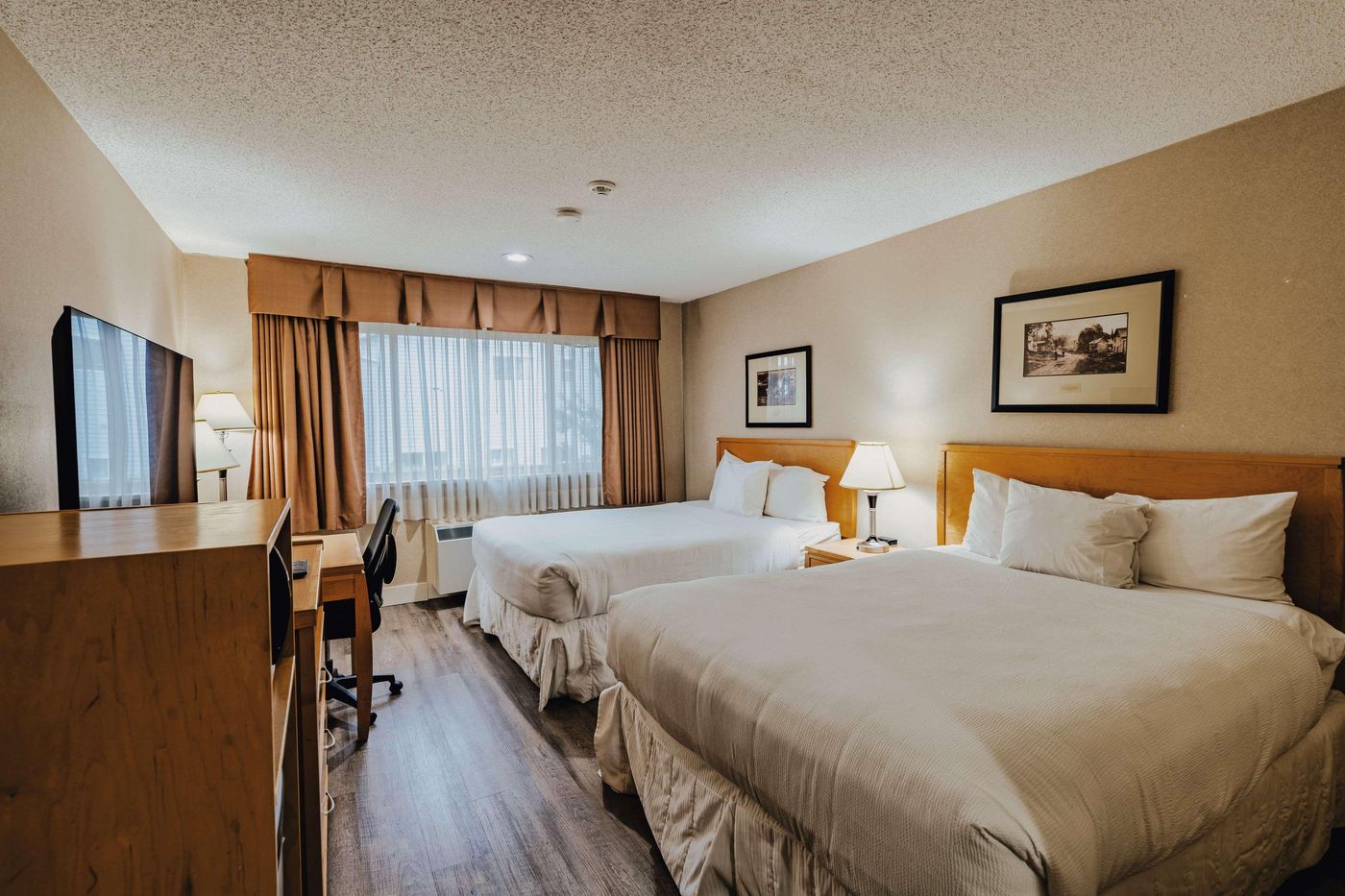 SureStay-Plus-Hotel-by-Best-Western-Coquitlam-Room-18