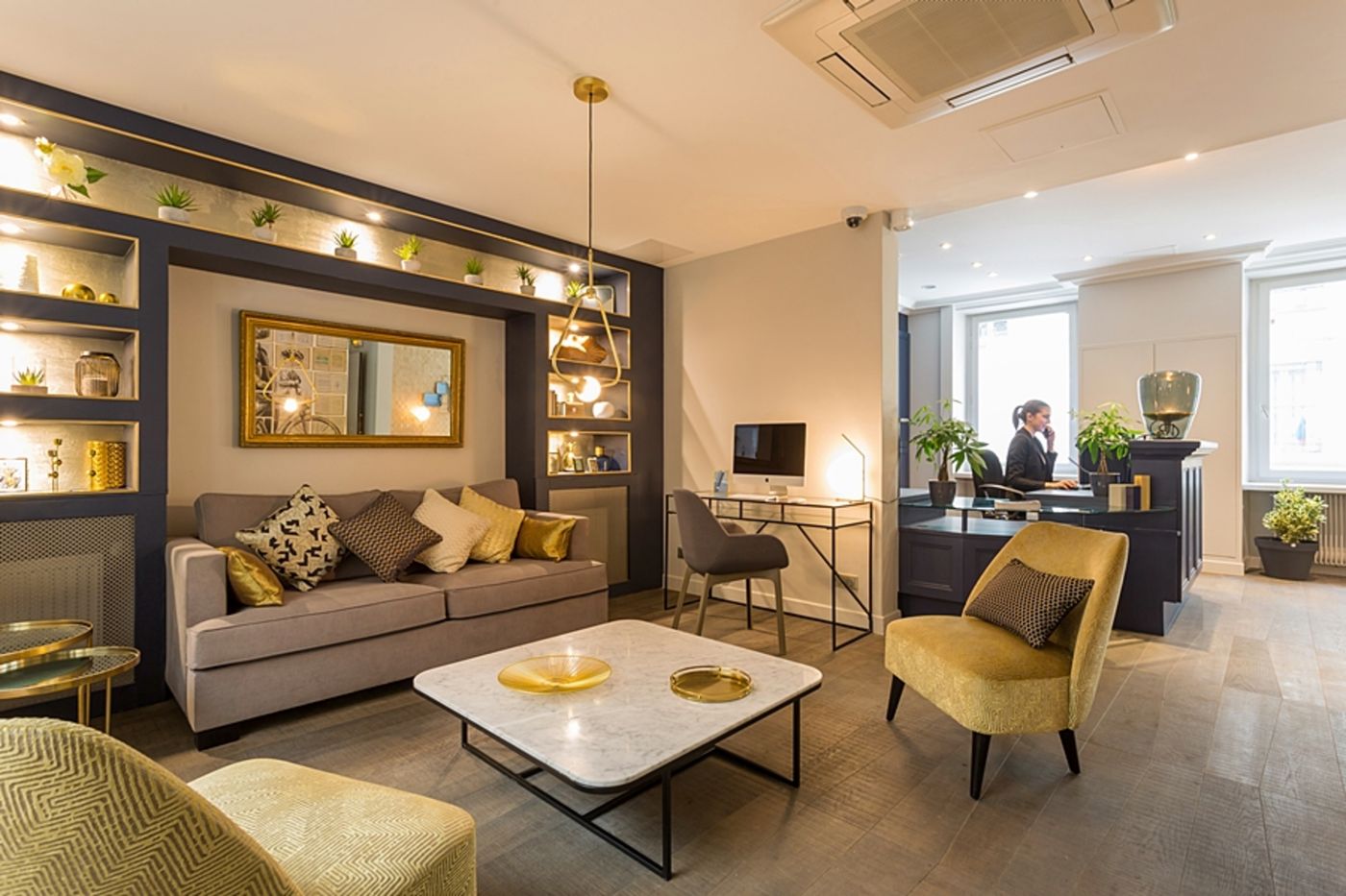 Jardin-de-Villiers-Lobby-7