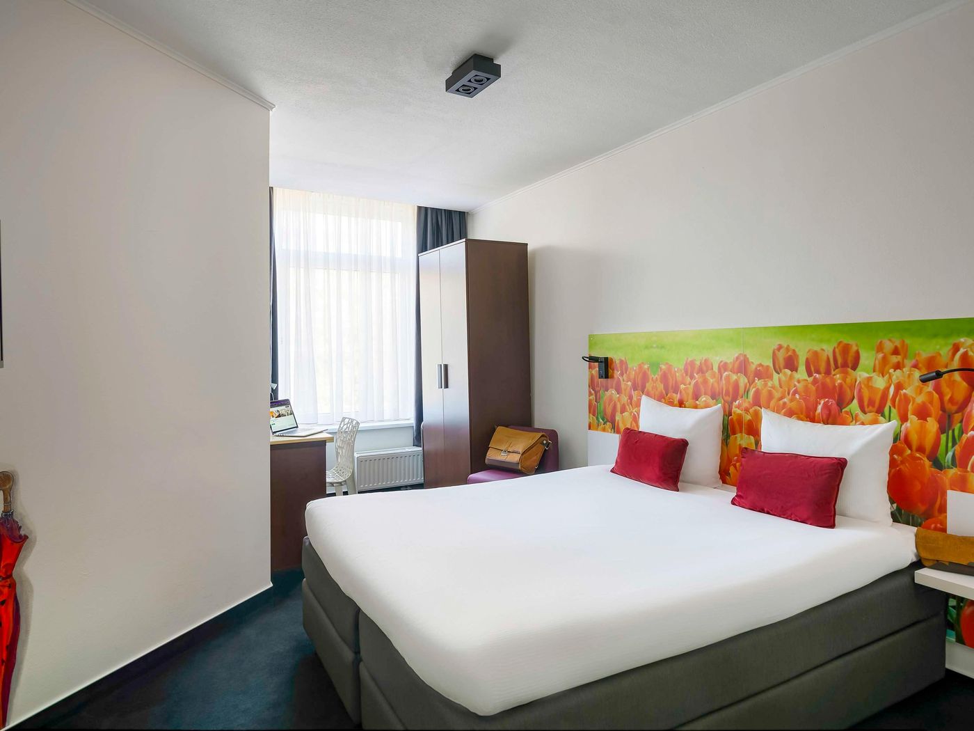 ibis-Styles-Amsterdam-City-Room-26