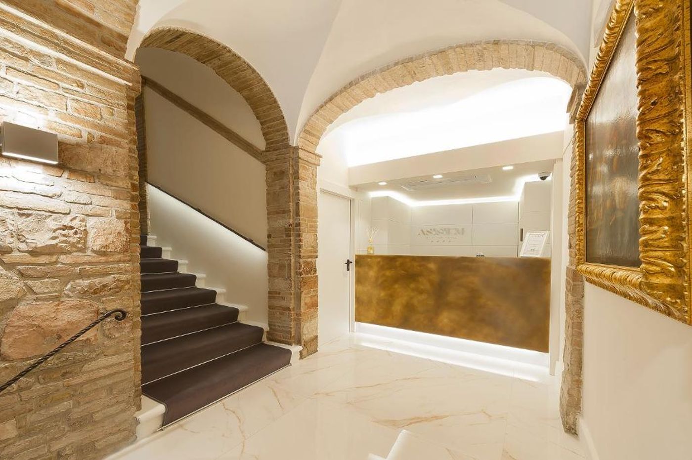 Alexander-Italy-Assisi-Lobby-2