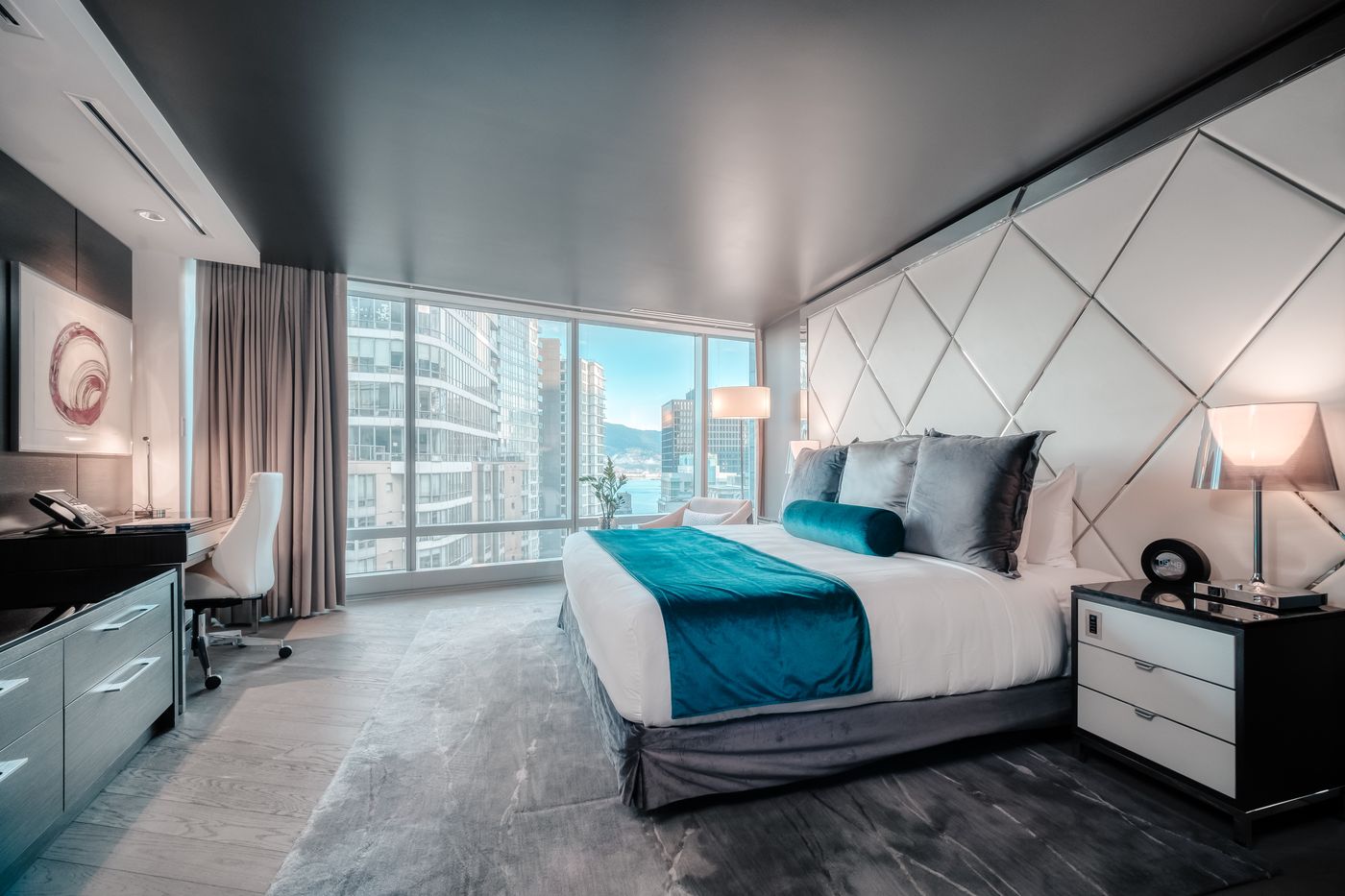 Paradox-Hotel-Vancouver-Room-34
