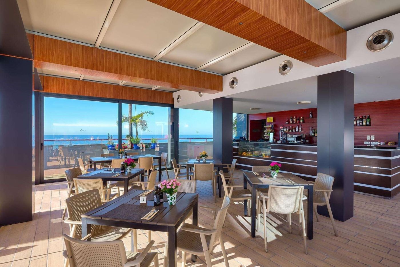 The-Views-Monumental-Bar-50