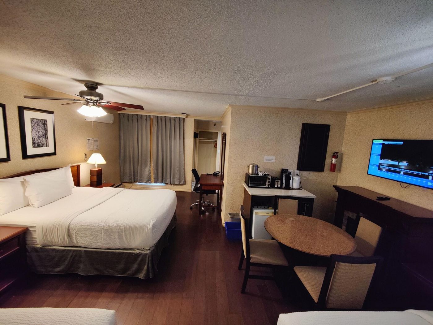 Divya-Sutra-Suites-on-Robson-Downtown-Room-18