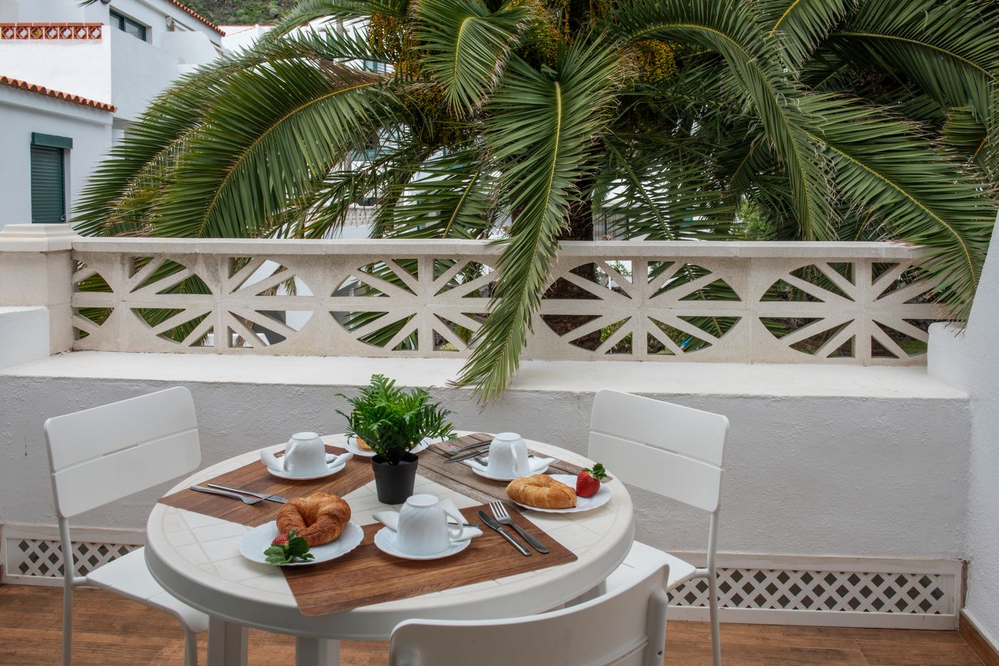 Los-Rosales-Terrace-20