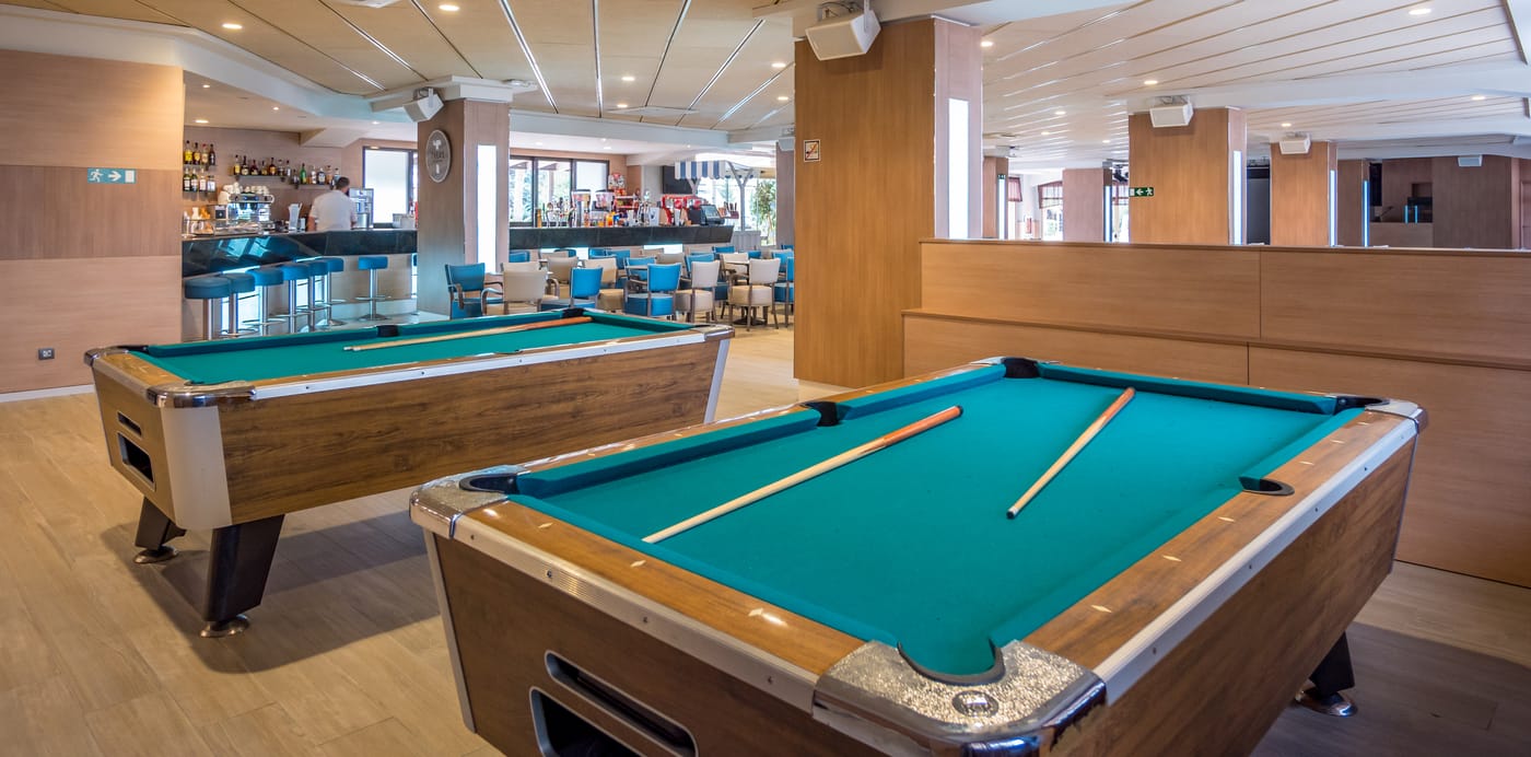 Golden-Avenida-Family-Suites-Sports-and-Entertainment-45