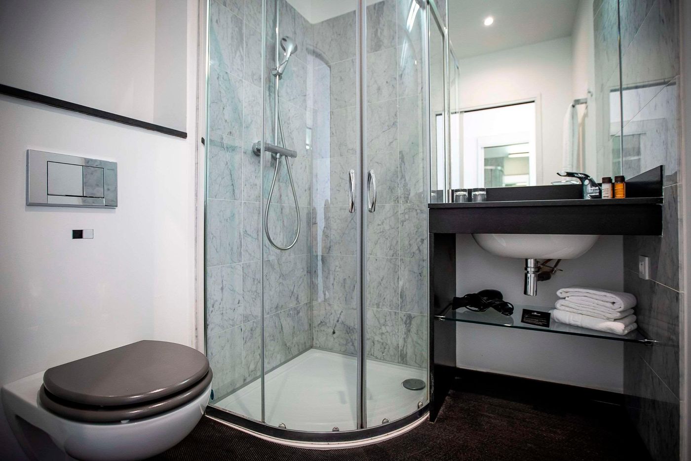 Hôtel Le Manoir-France-LA ROCHELLE-Room-8