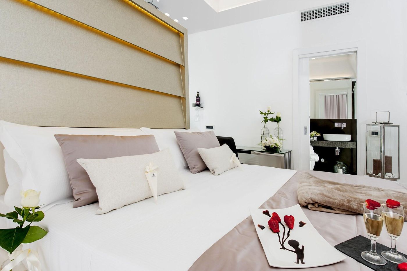 Vatican-Style-Room-12