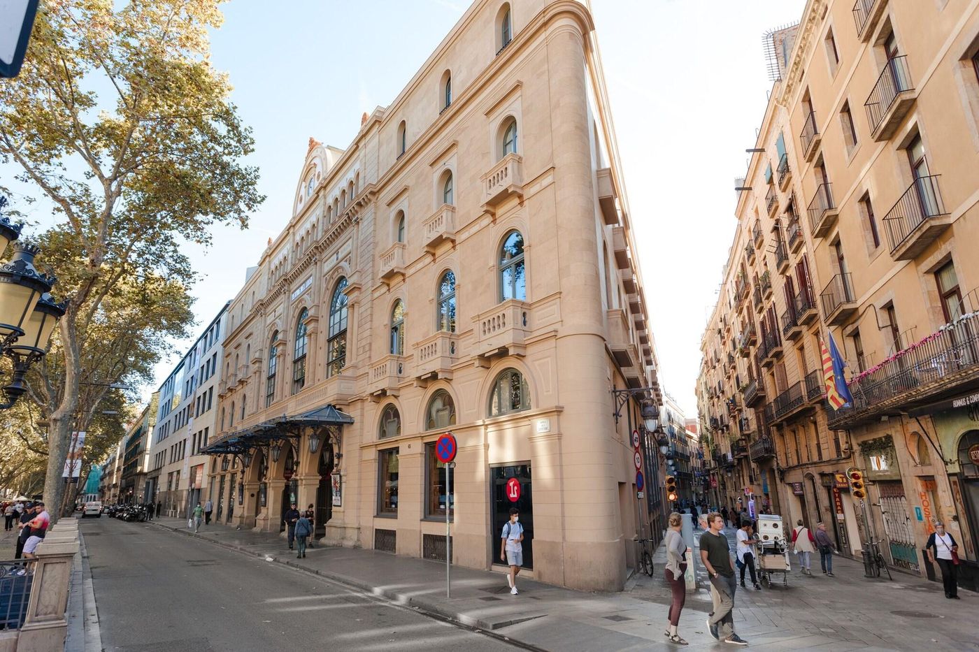 Do: Placa Reial-Spain-BARCELONA-General view-2