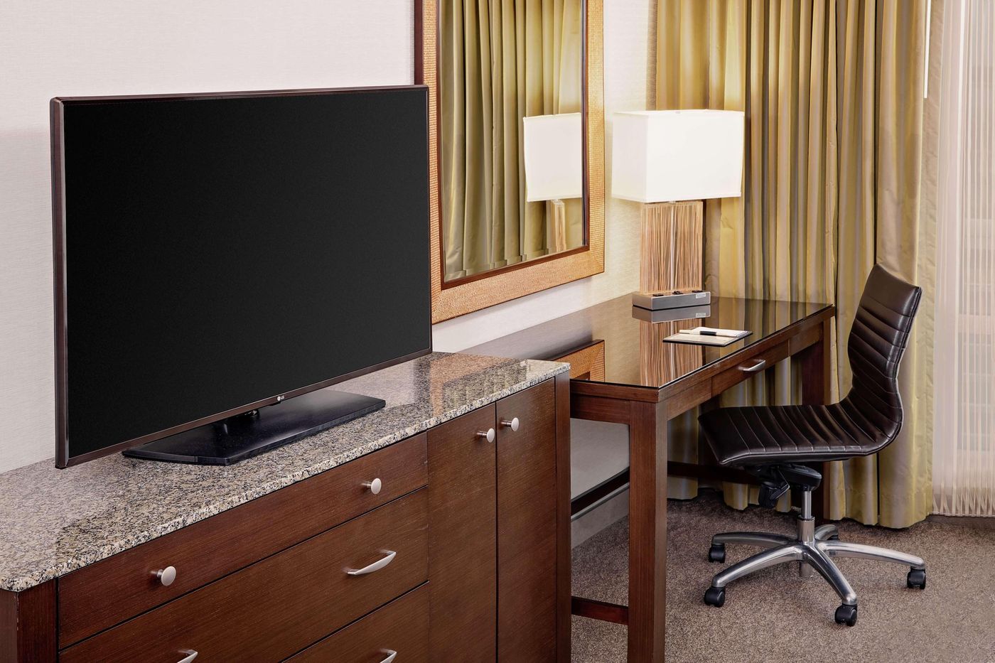 DoubleTree-by-Hilton-Hotel-Boston-Bayside-Room-11