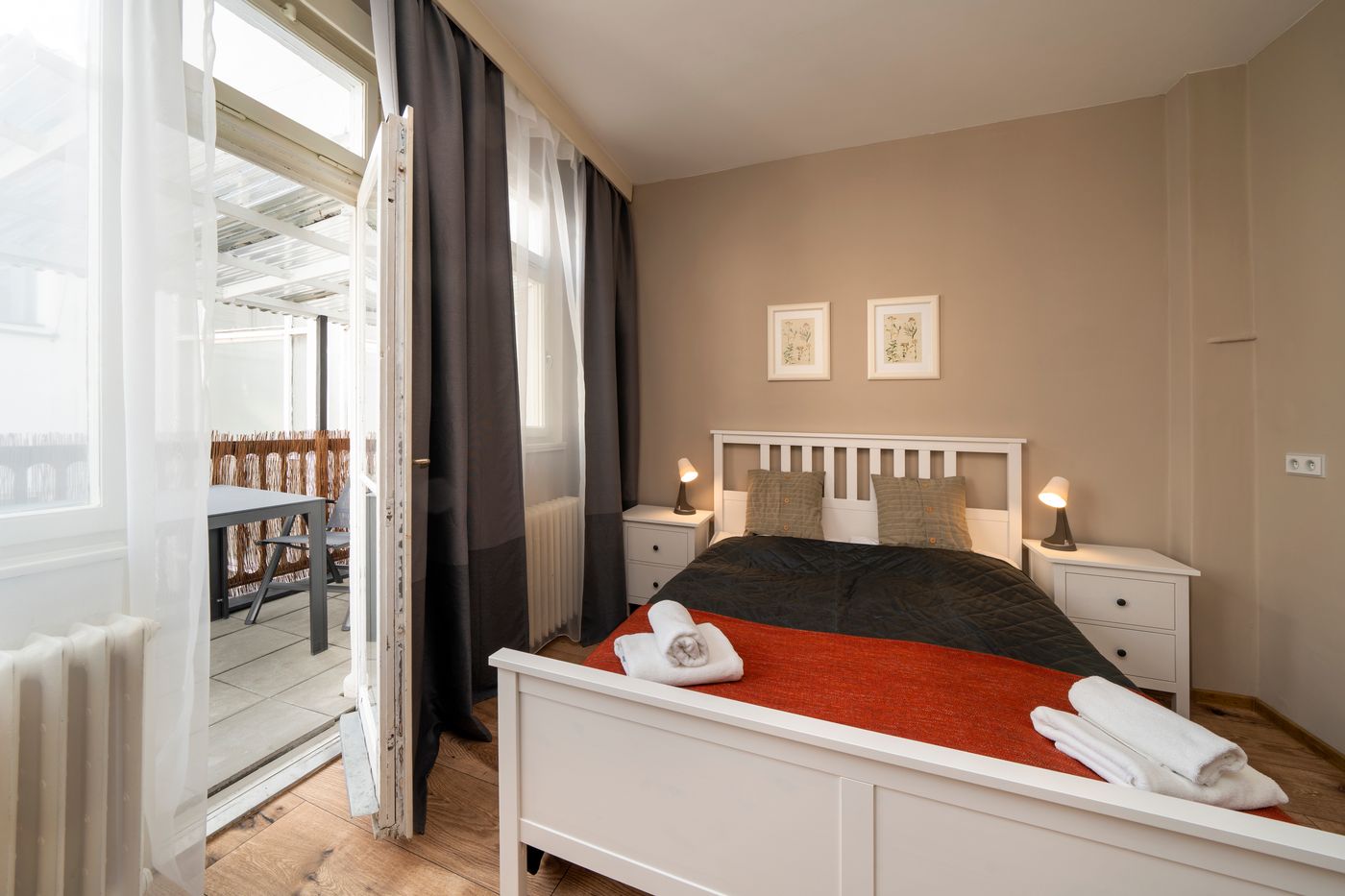 Apple-Apartments-Room-15