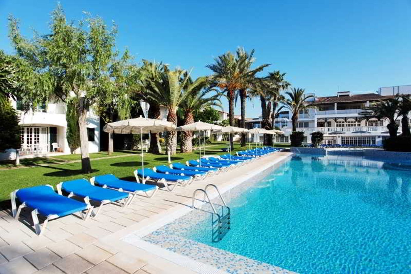 Grupotel-Club-Menorca-Pool-3