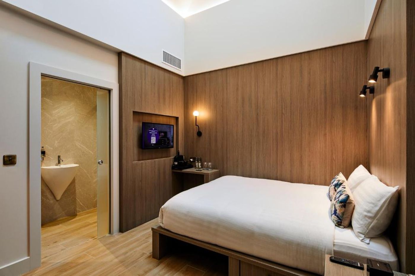 Handel-s-Hotel-Room-7