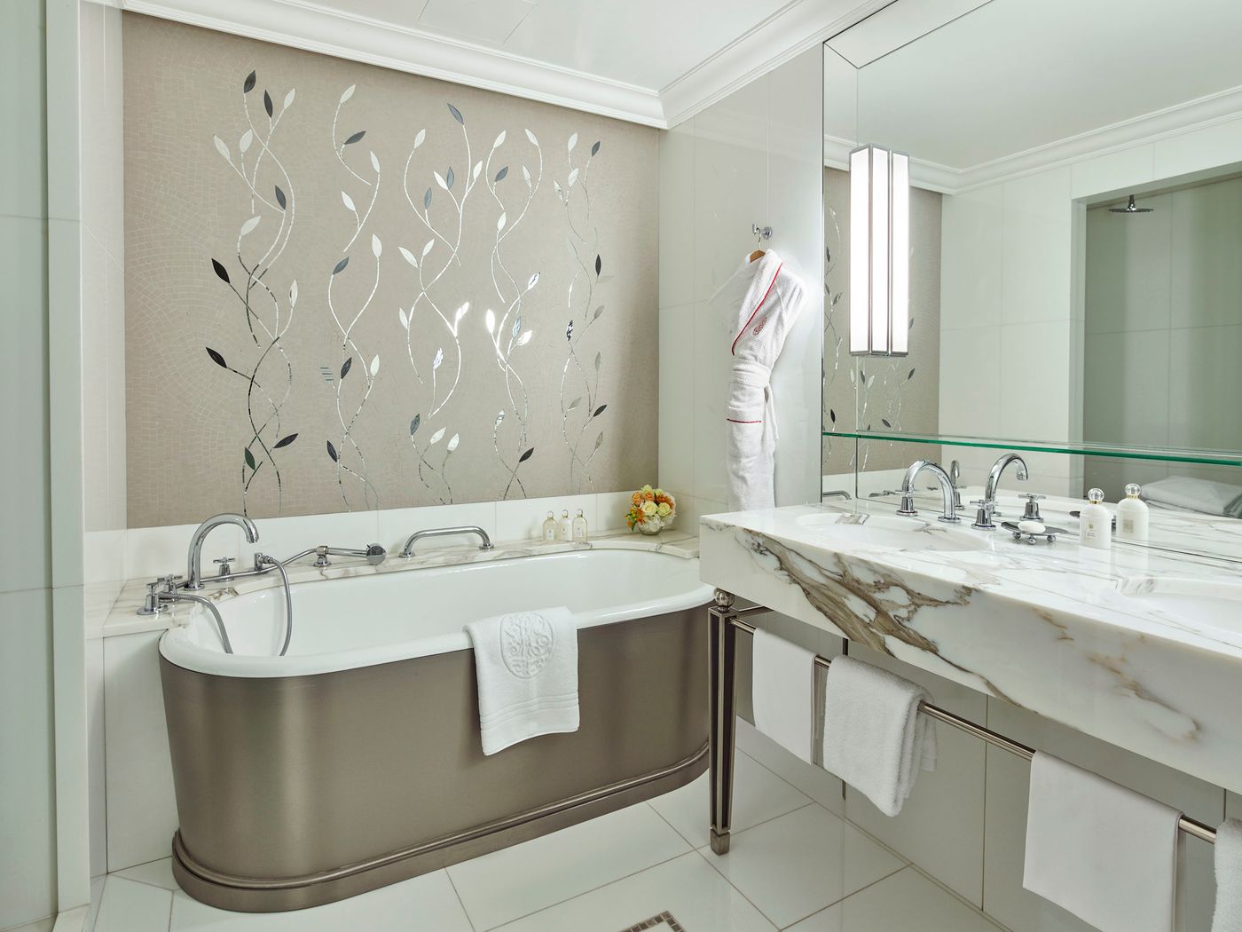 Hotel-Plaza-Athenee-Room-37