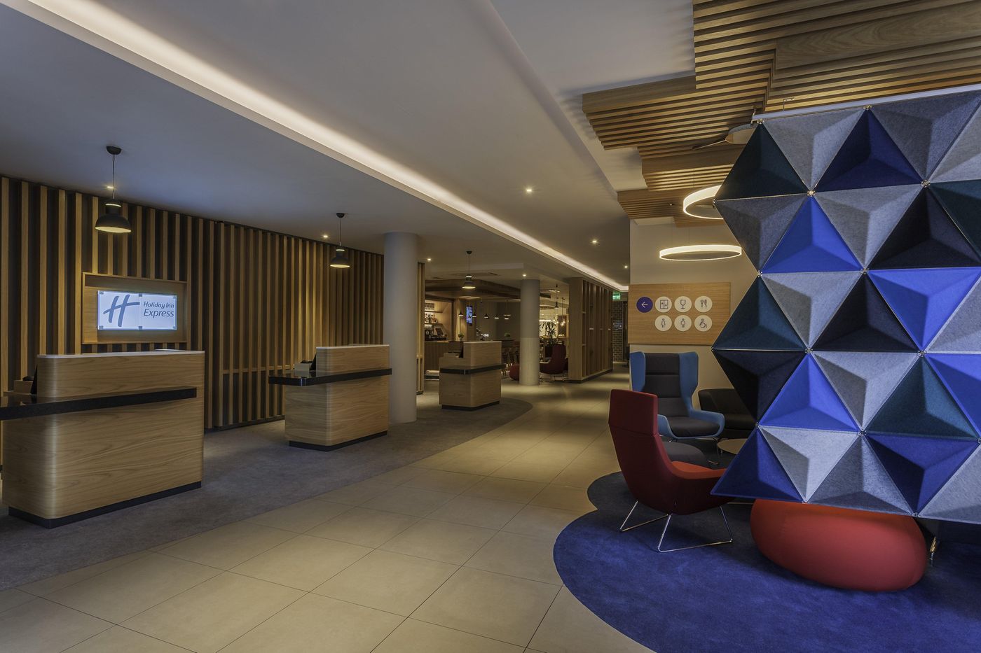 Holiday-Inn-Express-Hotel-Dublin-Airport-Lobby-5