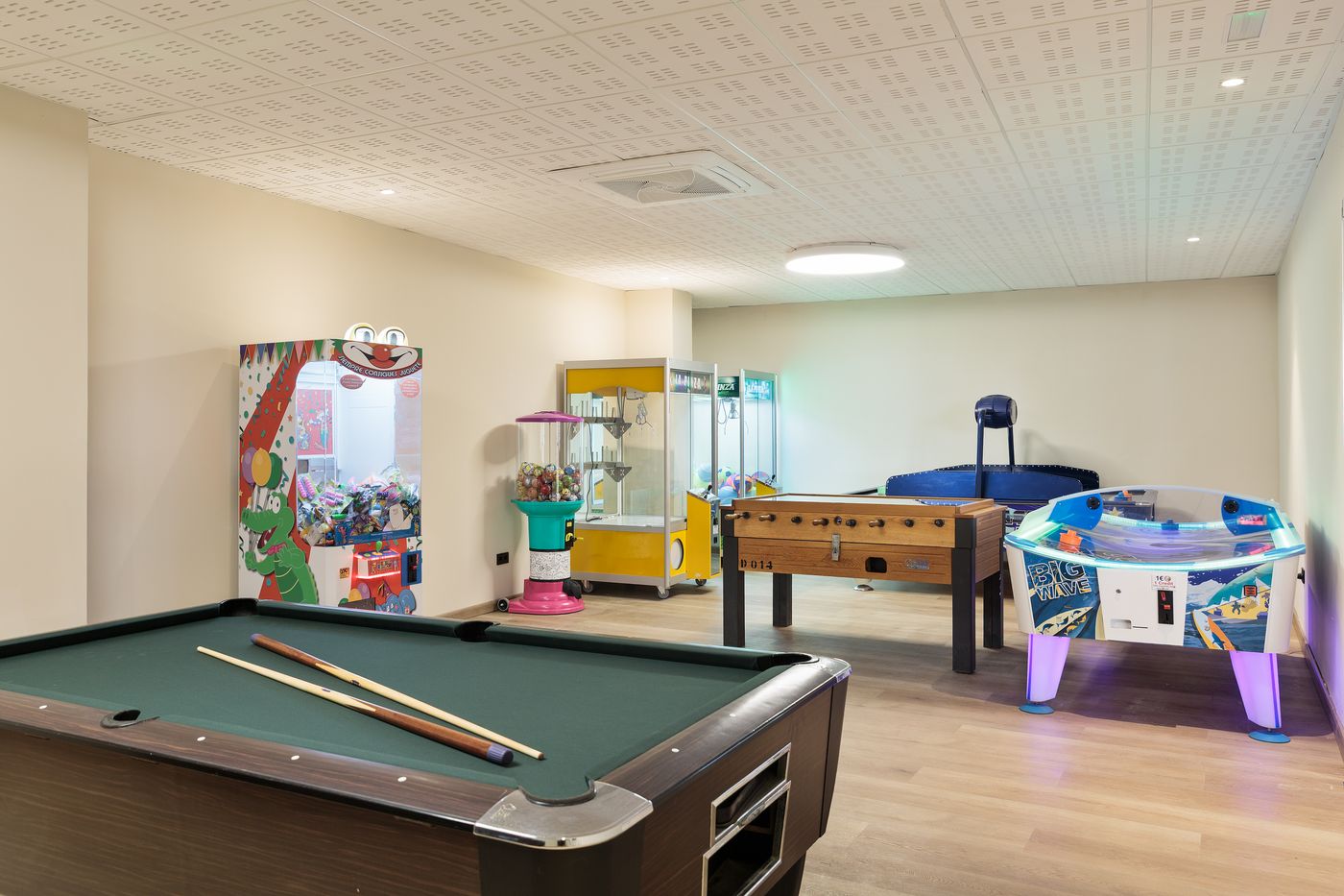 Best-Oasis-Tropical-Sports-and-Entertainment-70