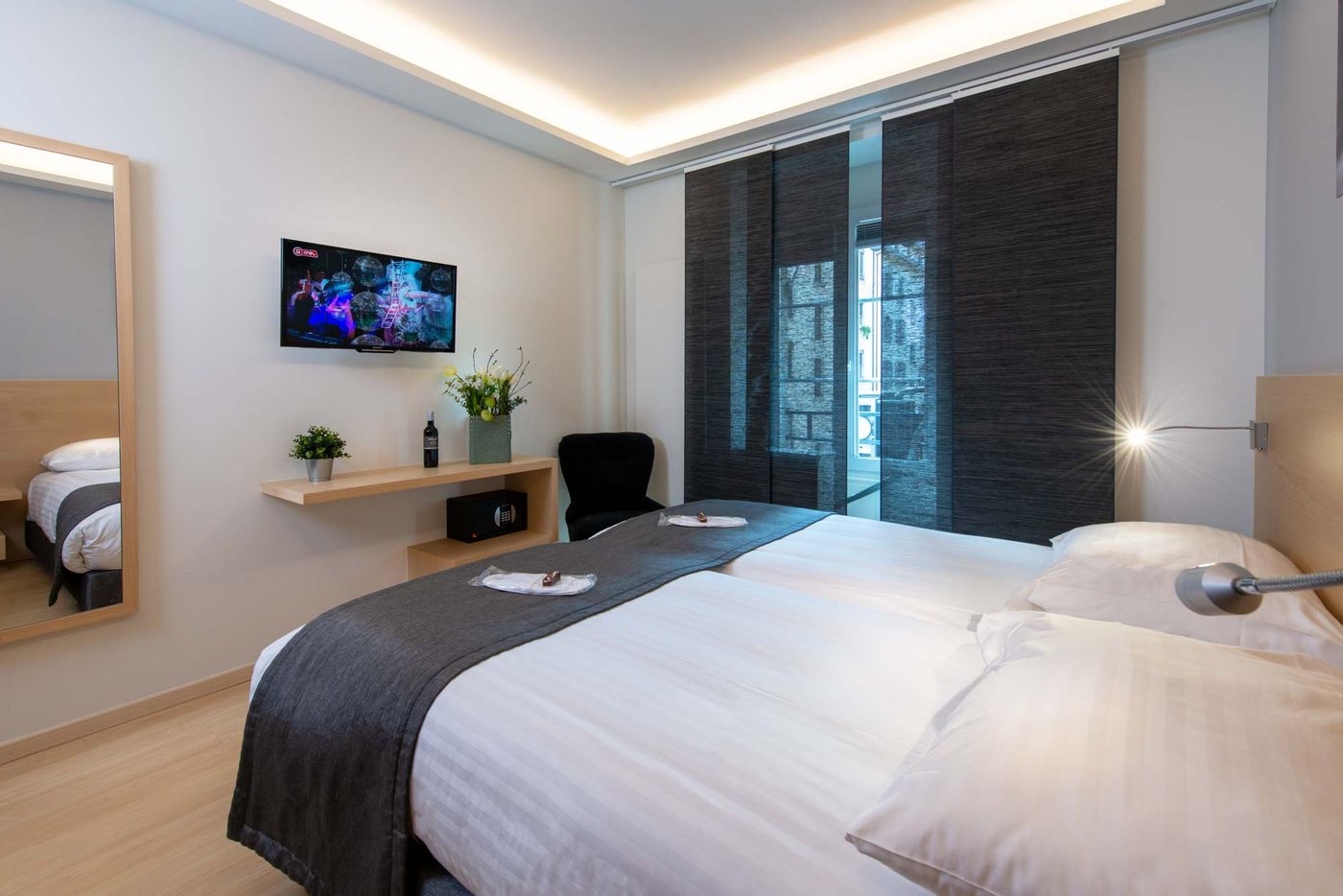 Des-Alpes-Geneva-Room-6