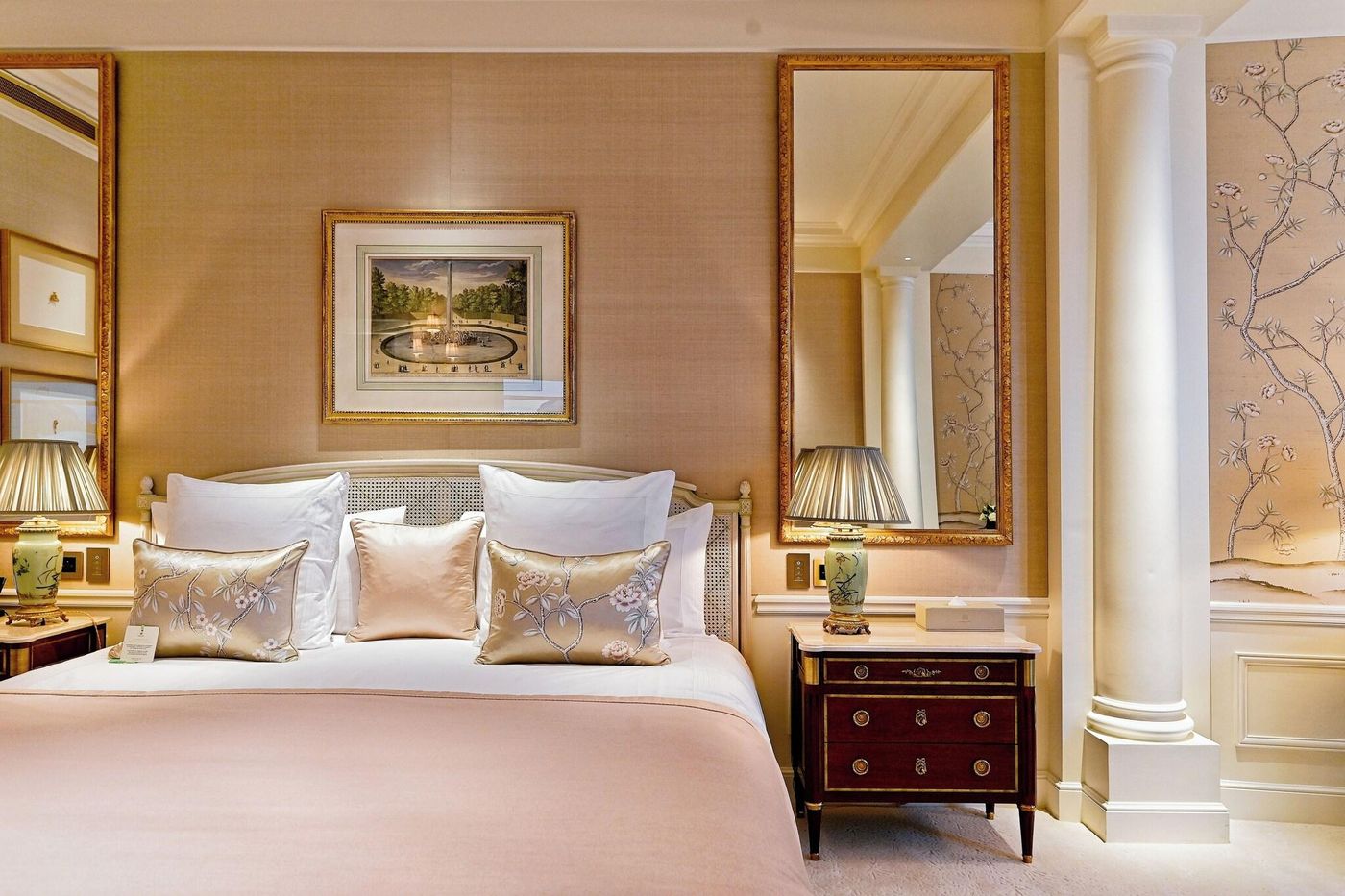 Le-Bristol-Paris-Room-12