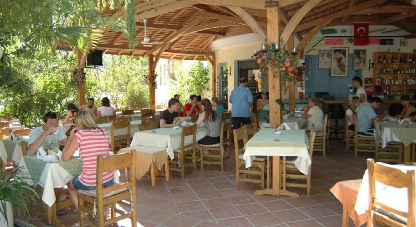 Montebello Deluxe Hotel