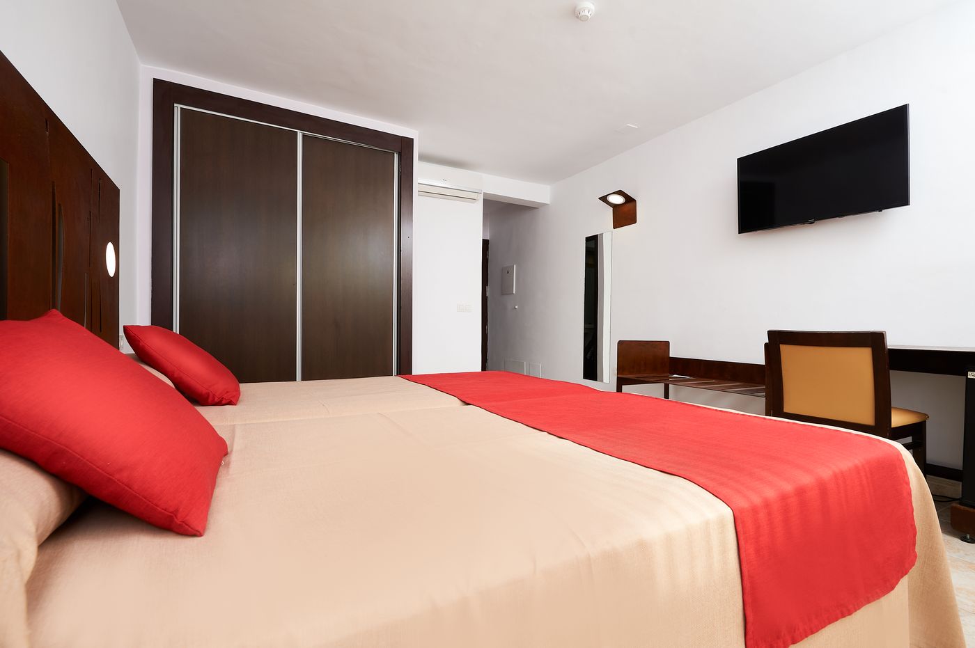 Columbus-Aparthotel-Room-11