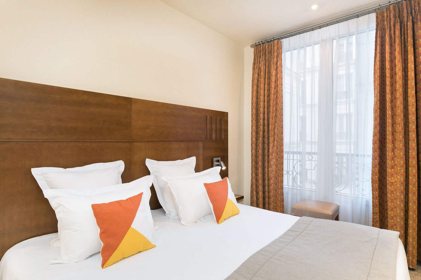 Hotel-Le-Cardinal-Room-10