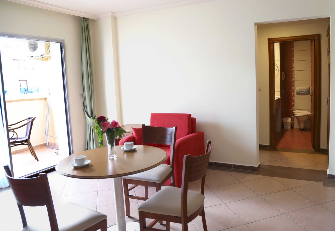 Club-Karakas-Room-39