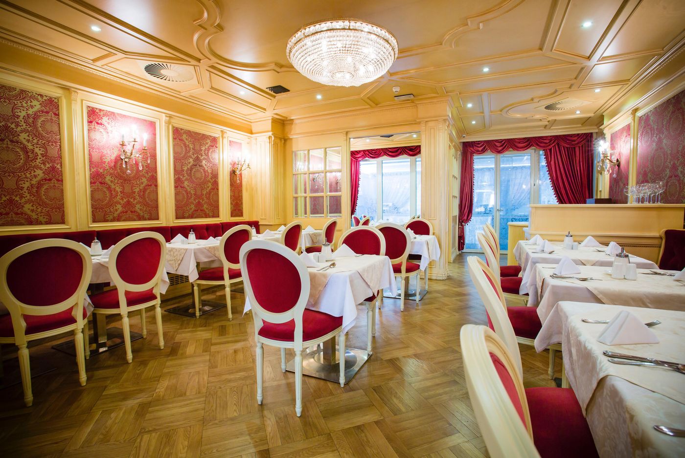 Luxury-Family-Hotel-Royal-Palace-Restaurant-25
